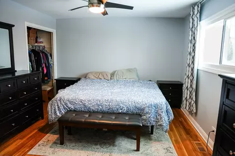 Bedroom - 1680 Chippendale Rd, Hoffman Estates, IL 60169 photo 6 of 8