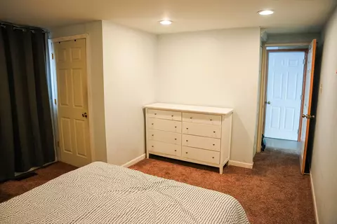 Bedroom - 1680 Chippendale Rd, Hoffman Estates, IL 60169 photo 8 of 8