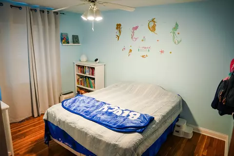 Bedroom - 1680 Chippendale Rd, Hoffman Estates, IL 60169 photo 2 of 8