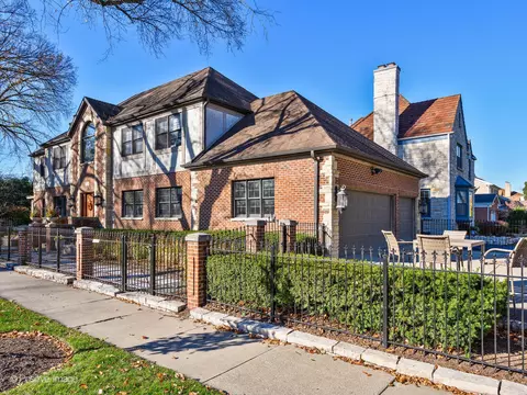 1500 Clinton Pl, River Forest, IL 60305