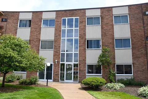 9717 S Keeler Ave #106, Oak Lawn, IL 60453