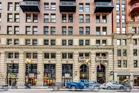212 W Washington St #1202, Chicago, IL 60606