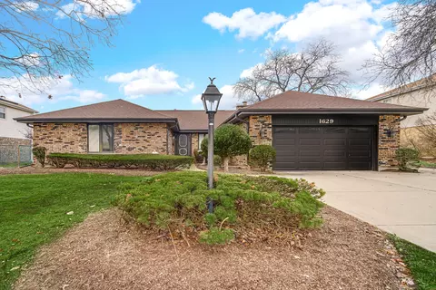 1629 E Greenwood Dr, Mount Prospect, IL 60056