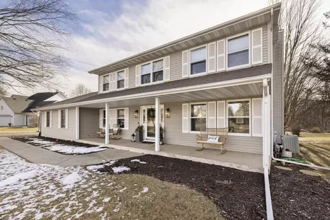 8703 Secret Way Dr, Roscoe, IL 61073