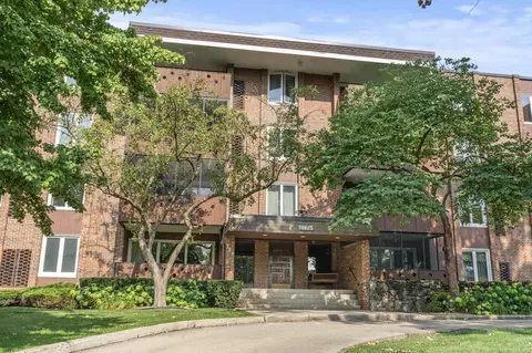 129 S Spruce Ave #404, Wood Dale, IL 60191