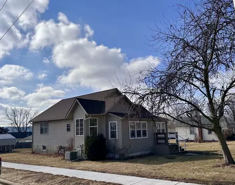 131 E Iowa St, Spring Valley, IL 61362