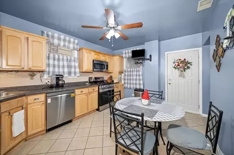 Kitchen - 3636 S Hermitage Ave, Chicago, IL 60609 photo 1 of 2