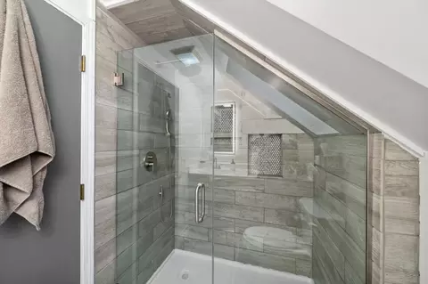 Bath - 3636 S Hermitage Ave, Chicago, IL 60609 photo 6 of 6