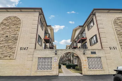 5147 N East River Rd #338F, Chicago, IL 60656