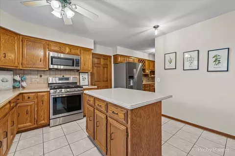 225 Aron Ct, Bartlett, IL 60103 photo 15