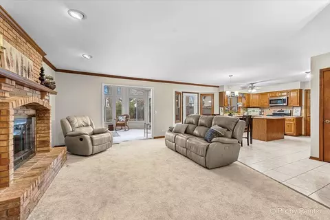 225 Aron Ct, Bartlett, IL 60103 photo 8