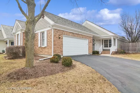 427 Park Barrington Dr, Barrington, IL 60010