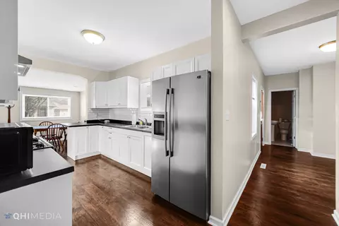 Entry Way - 921 Pine St, Ottawa, IL 61350 photo 1 of 2