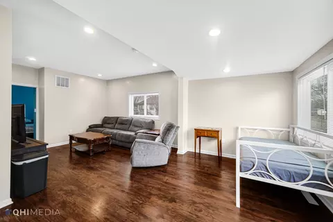 Living - 921 Pine St, Ottawa, IL 61350 photo 1 of 1