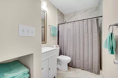 Bath - 921 Pine St, Ottawa, IL 61350 photo 2 of 2