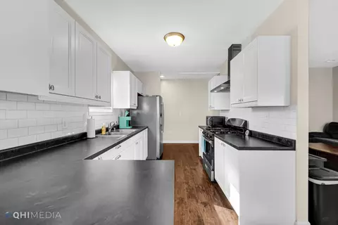 Kitchen - 921 Pine St, Ottawa, IL 61350 photo 1 of 2