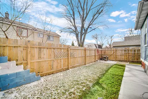 Exterior - 921 Pine St, Ottawa, IL 61350 photo 4 of 4