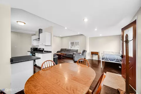 Dining - 921 Pine St, Ottawa, IL 61350 photo 2 of 2