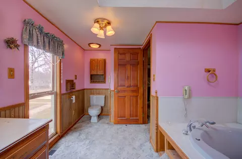 Bath - 217 E North St, Dwight, IL 60420 photo 4 of 4