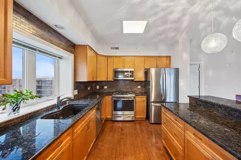 Kitchen - 1277 E Thacker St #506, Des Plaines, IL 60016 photo 1 of 1