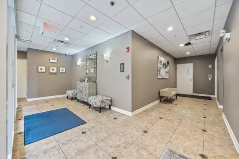 Entry Way - 1277 E Thacker St #506, Des Plaines, IL 60016 photo 1 of 1