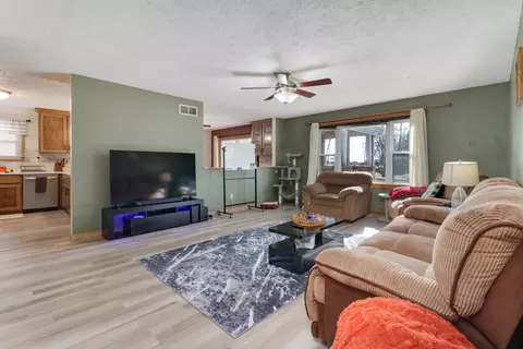 319 E Washington St, Towanda, IL 61776 photo 3