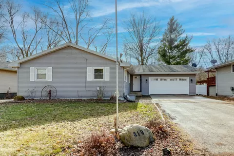 319 E Washington St, Towanda, IL 61776 photo 2