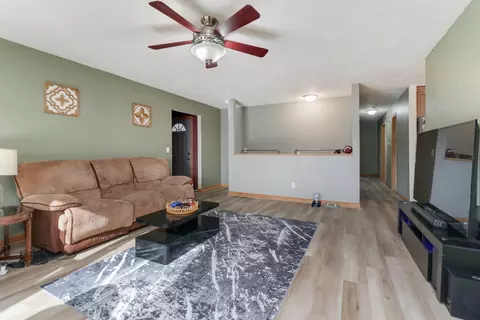 319 E Washington St, Towanda, IL 61776 photo 4
