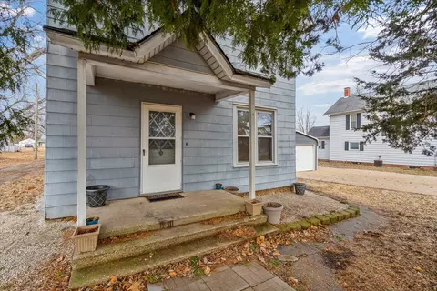 203 W 3rd St, Tampico, IL 61283