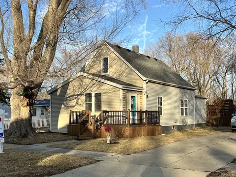 907 N Morris Ave, Bloomington, IL 61701