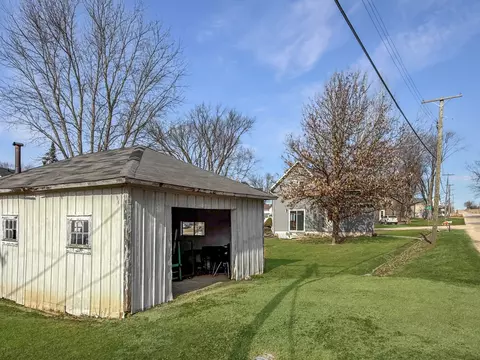 103 W Olive St, Mcconnell, IL 61050 photo 3