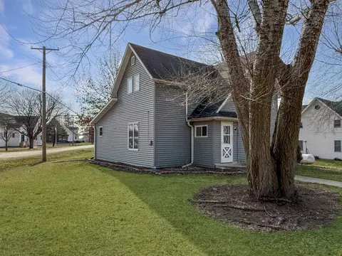 103 W Olive St, Mcconnell, IL 61050 photo 2