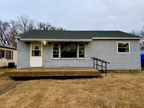 153 N Greenfield Ave, Crystal Lake, IL 60014