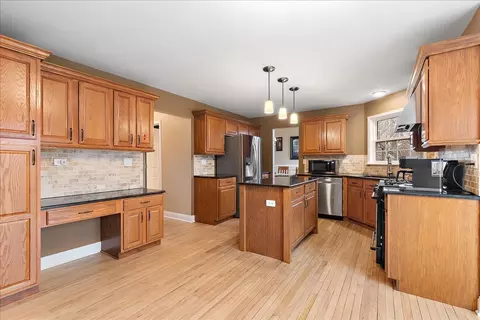 Kitchen - 210 River Ct, Minooka, IL 60447 photo 3 of 4
