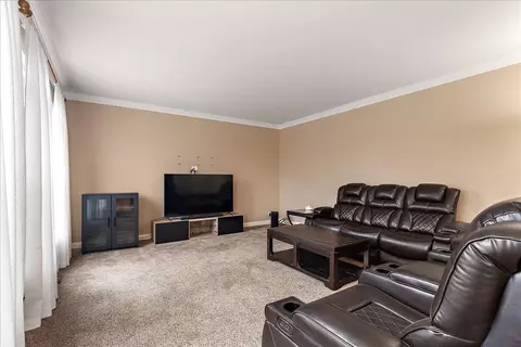 Living - 210 River Ct, Minooka, IL 60447 photo 2 of 2