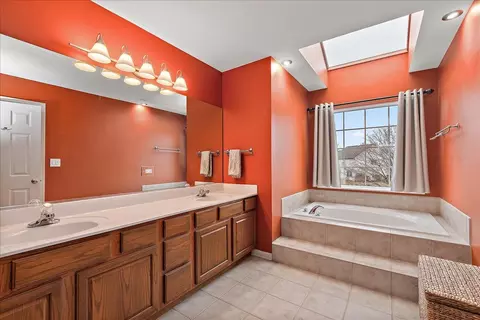 Bath - 210 River Ct, Minooka, IL 60447 photo 2 of 4