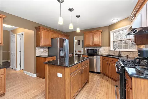 Kitchen - 210 River Ct, Minooka, IL 60447 photo 2 of 4