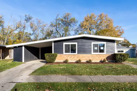 302 Shawnee St, Park Forest, IL 60466