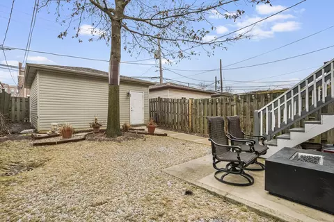 Exterior - 817 E 38th St, Chicago, IL 60653 photo 2 of 3