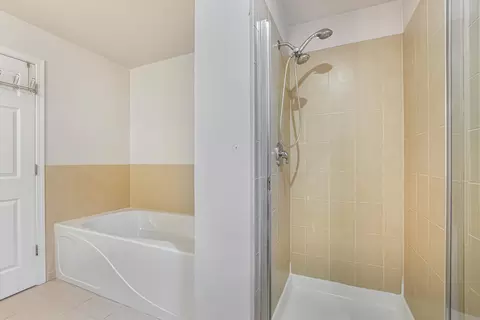 Bath - 817 E 38th St, Chicago, IL 60653 photo 4 of 7