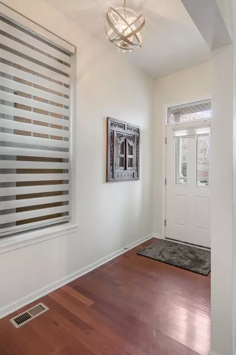 Entry Way - 817 E 38th St, Chicago, IL 60653 photo 1 of 3
