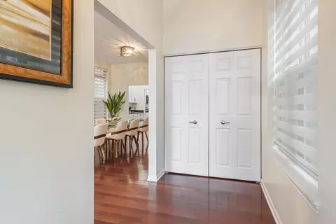 Entry Way - 817 E 38th St, Chicago, IL 60653 photo 2 of 3