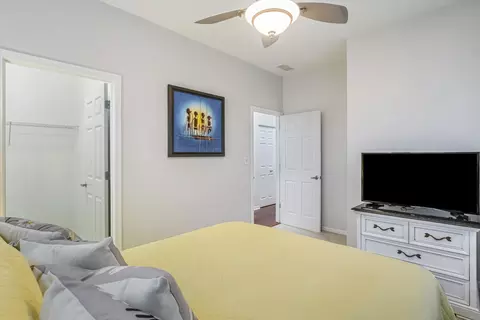 Bedroom - 817 E 38th St, Chicago, IL 60653 photo 5 of 7