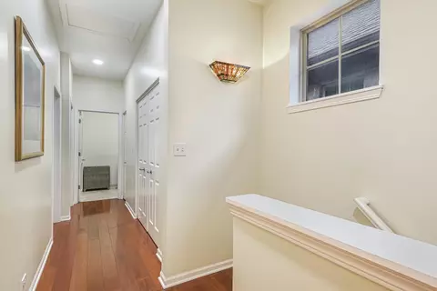 Entry Way - 817 E 38th St, Chicago, IL 60653 photo 3 of 3