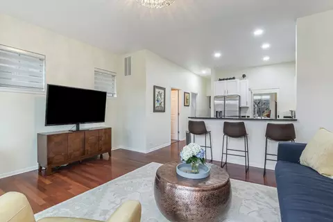 Living - 817 E 38th St, Chicago, IL 60653 photo 3 of 4