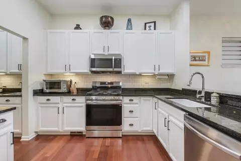Kitchen - 817 E 38th St, Chicago, IL 60653 photo 2 of 4