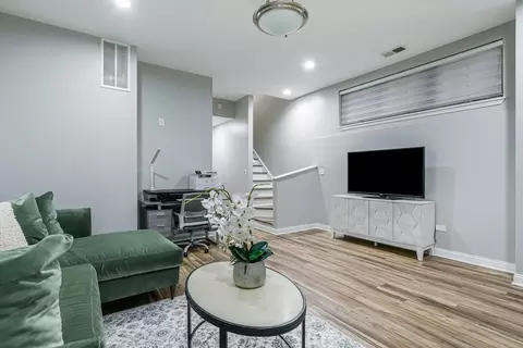 Living - 817 E 38th St, Chicago, IL 60653 photo 4 of 4