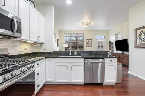 Kitchen - 817 E 38th St, Chicago, IL 60653 photo 4 of 4