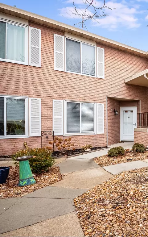 2478 Brunswick Cir #B-1, Woodridge, IL 60517