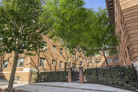 810 W Lakeside Pl #108, Chicago, IL 60640